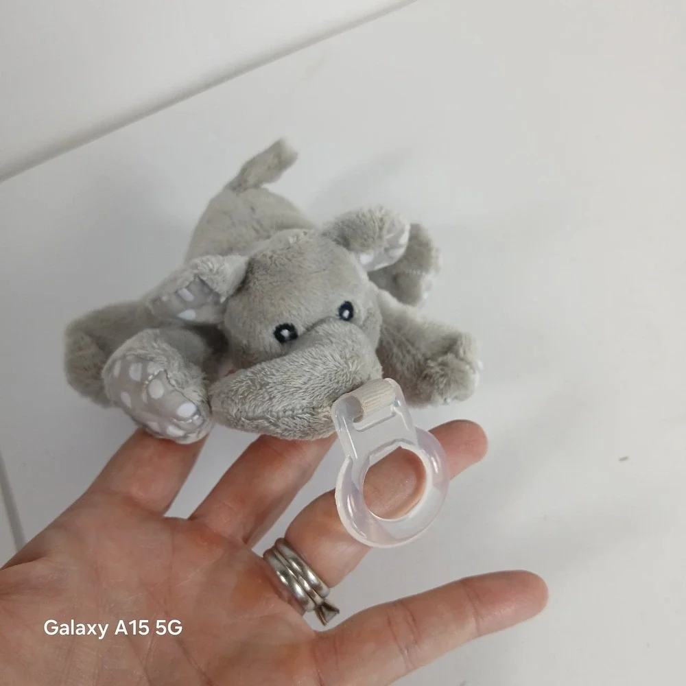 Nookums Paci-Plushies Buddies Gray Ella Elephant Baby Pacifier Holder EUC Passy